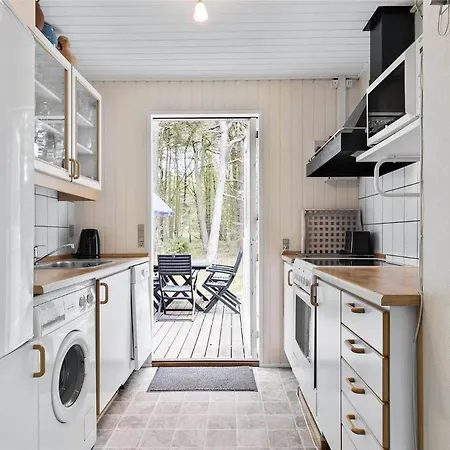1404-aakirkeby-poserevaenget-31 Holiday home Vester Somarken